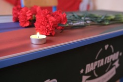 В одной из красноярских школ открыли «Парту Героя»