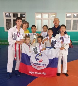 Красноярские спортсмены вернулись с медалями из Калмыкии