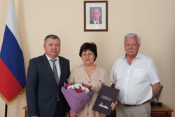 Председателя ТОС красноярского села поздравили с юбилеем