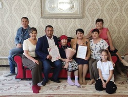 Двоих долгожителей поздравили в Красноярском районе