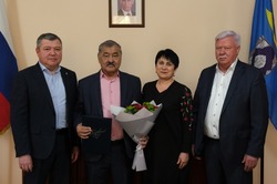 Глава Красноярского района поздравил с юбилеем члена Общественного совета 