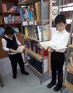  Красноярские школьники отремонтировали более 50 книг