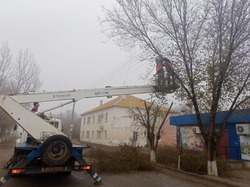 В Красноярском районе проводят плановую опиловку деревьев
