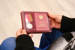 Семьям погибших красноярских бойцов передали госнаграды 