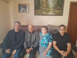 Ветерана красноярского рыболовецкого колхоза поздравили с юбилеем 