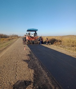 В Красноярском районе ремонтируют дорогу между двумя посёлками 