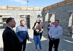 Астраханские партийцы проверили ход строительства клуба в красноярском посёлке