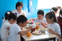 Глава Красноярского района проверил качество питания в Черёмухинской школе 