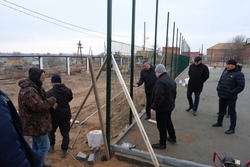 Глава Красноярского района проинспектировал ход работ по строительству спортплощадки
