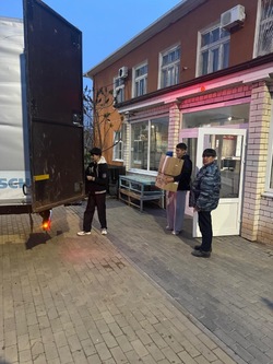 Красноярцы отправили гуманитарную помощь нуждающимся