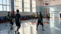  Красноярские волейболисты сразились за звание лучших