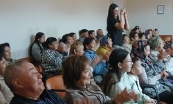 Культработники подарили праздник пожилым красноярцам