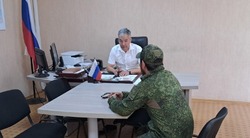 Красноярскому бойцу передали маскировочные сети