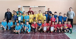 Красноярские школьники сразились на новогоднем турнире по футболу