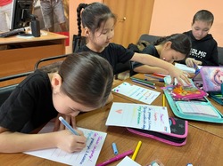 Дети отправили красноярским бойцам СВО весточки из дома